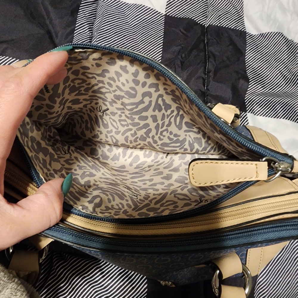 Guess Logo Handbag - Picture 4 of 6